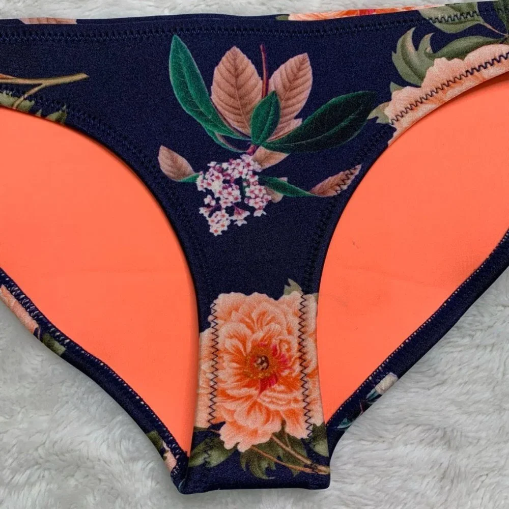 Triangl Swimwear Women’s Neoprene Floral Blue Bikini Botton Size Large
